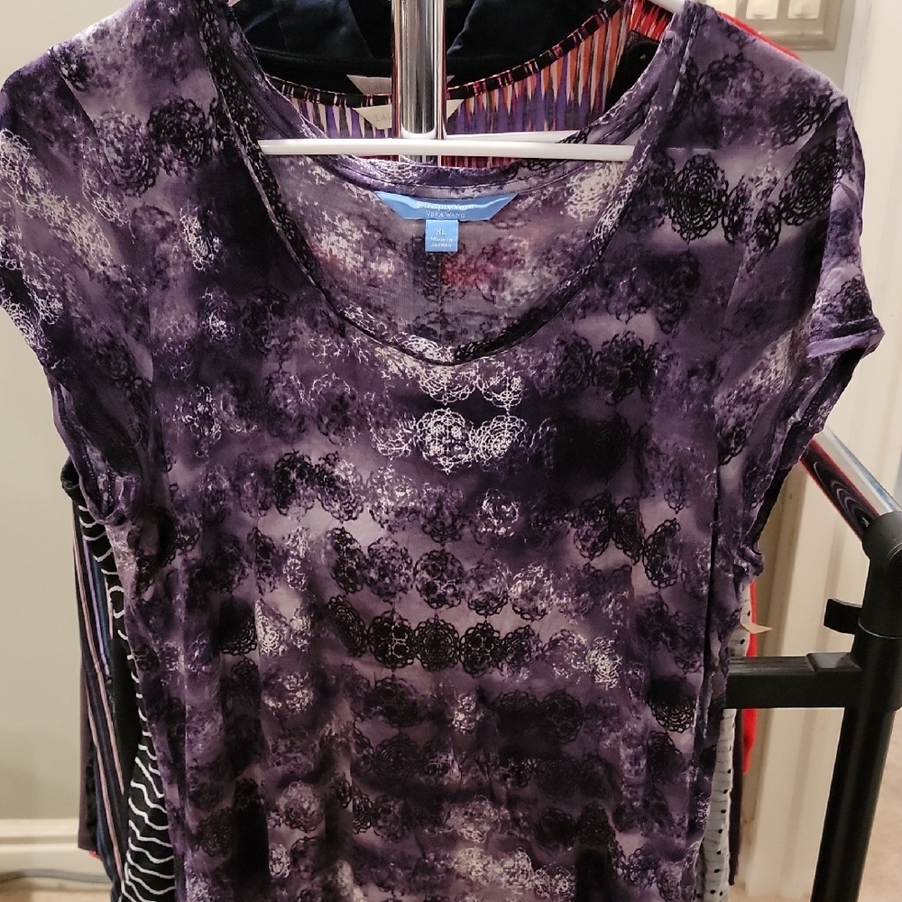 Simply Vera Purple and Black Cap Sleeve Tee